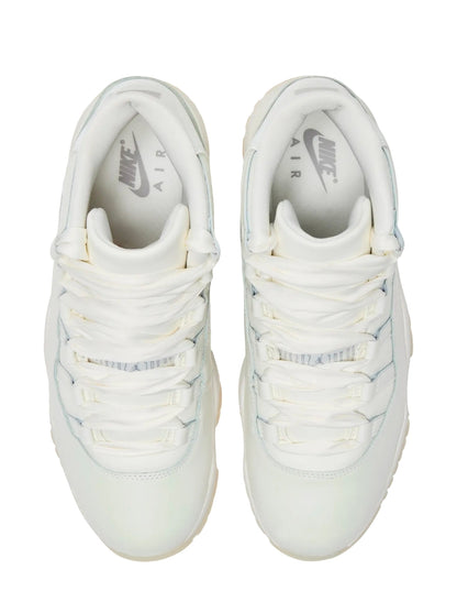 Jordan 11 Pearl